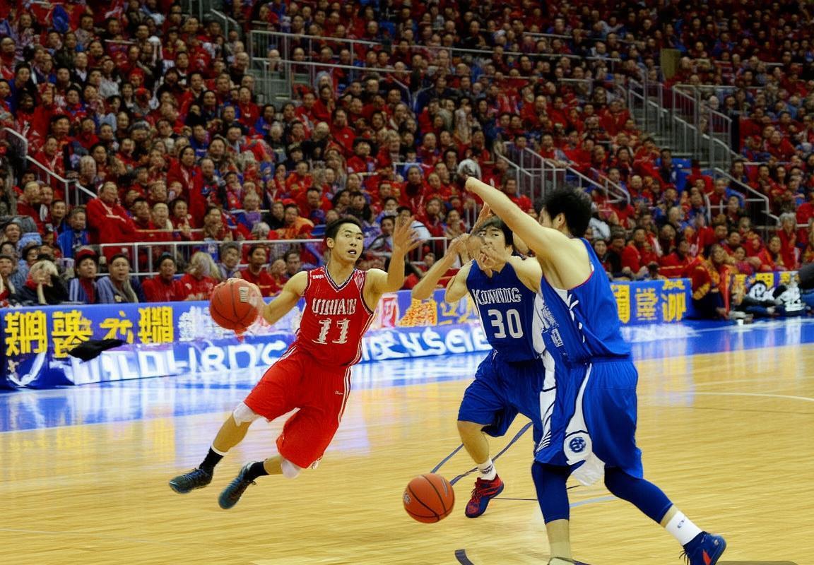 2012年CBA季后赛：广东新疆巅峰对决回顾与影响(图1)