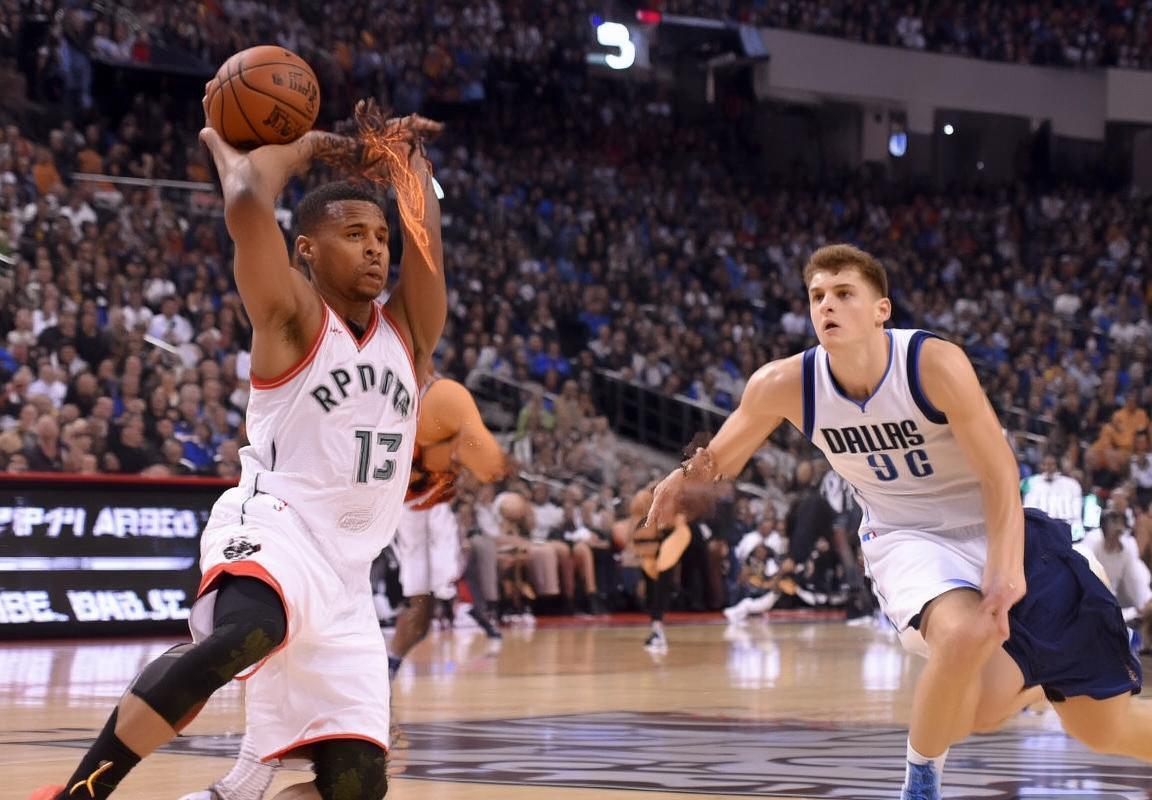 NBA焦点战：猛龙主场强势击退独行侠(图2)